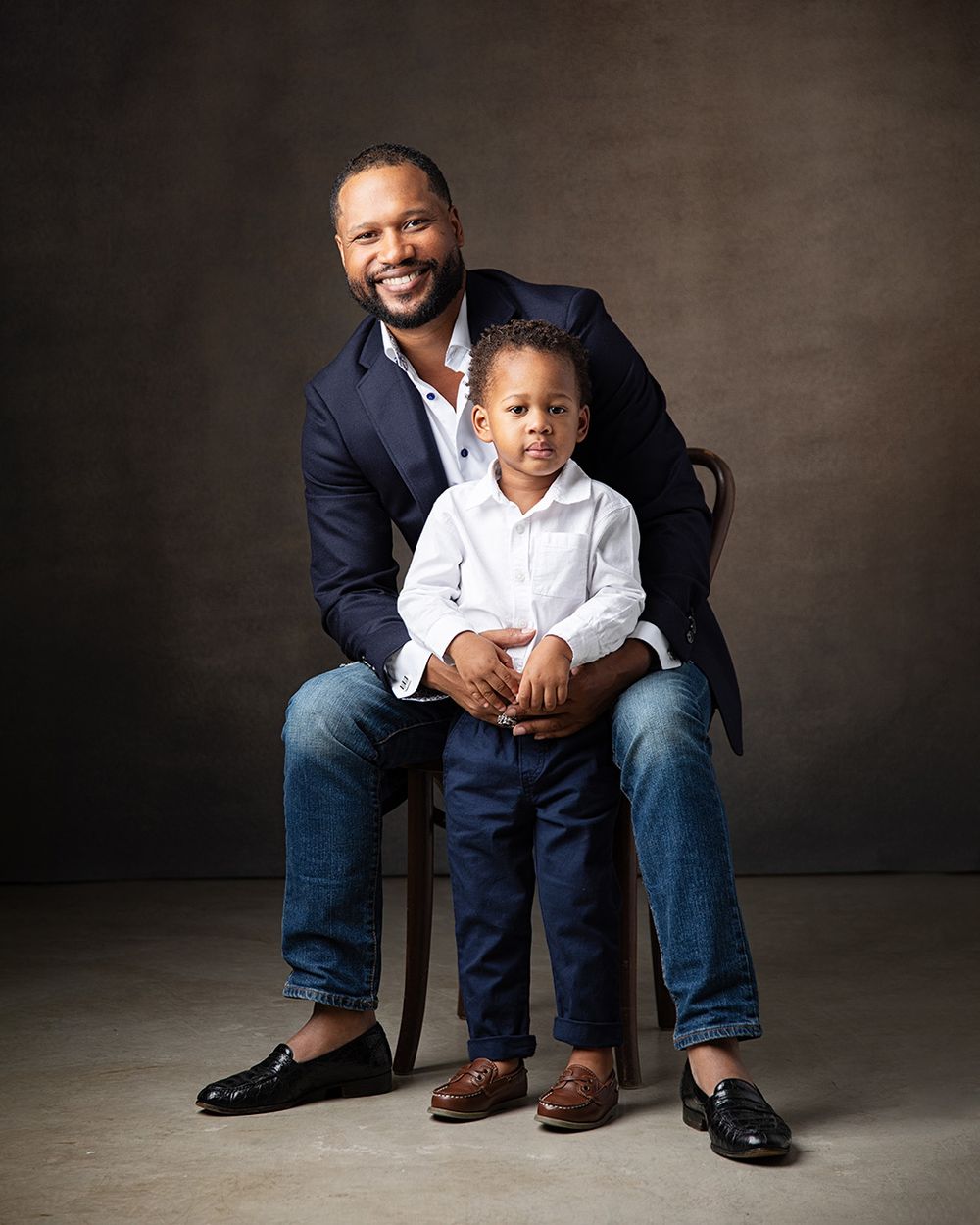 Atlanta family photographer. Father son photoshoot. Family photographer near me. Photography studio near me.