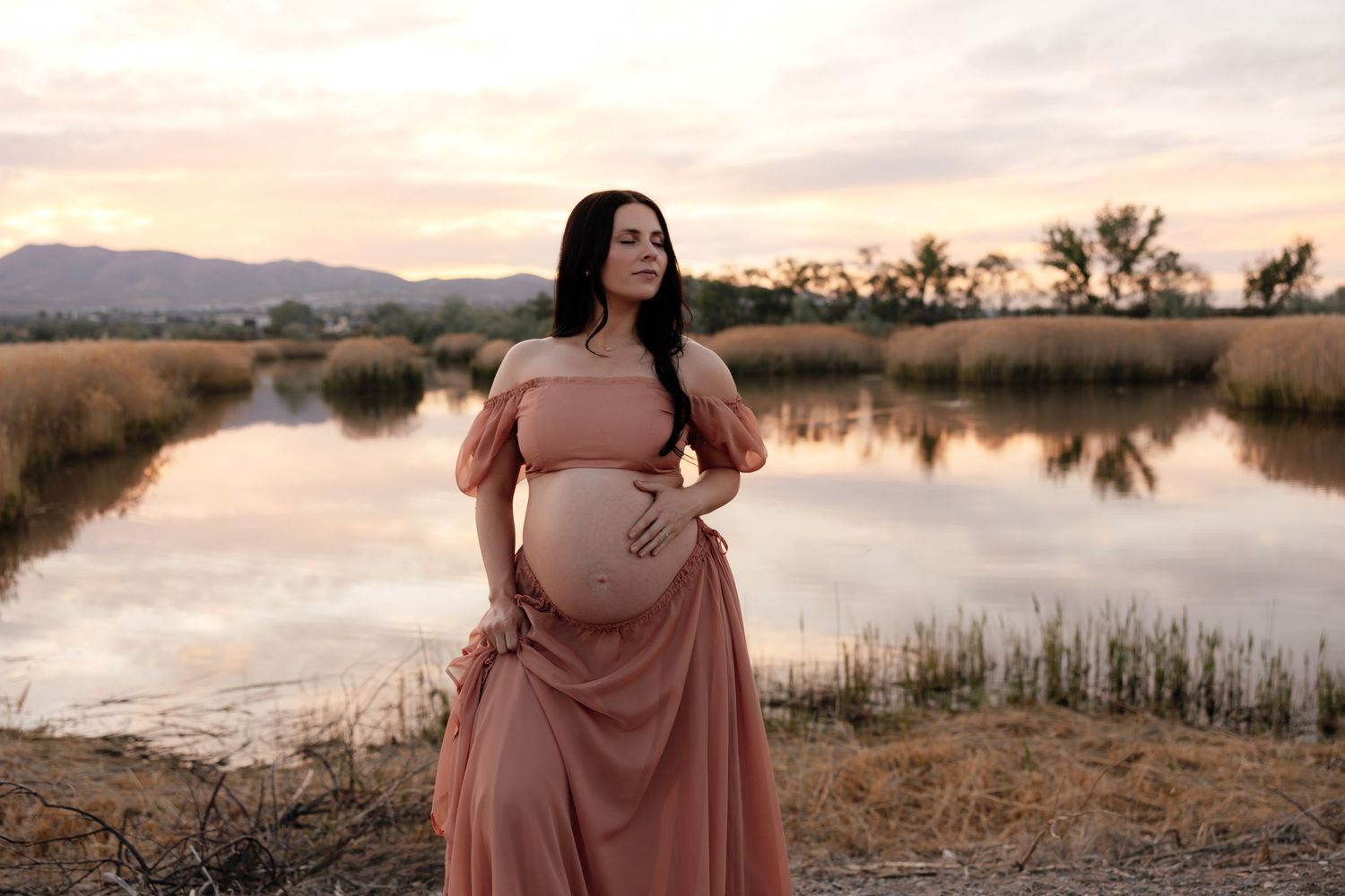 outdoor maternity photoshoot 
utah family and couples photo
utah maternity photographer