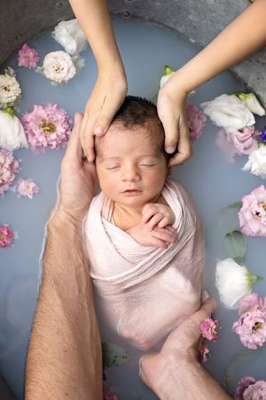 Photographe scolaire et de famille à Genève. Spécialiste grossesse, nouveau-né, bébé et enfant.