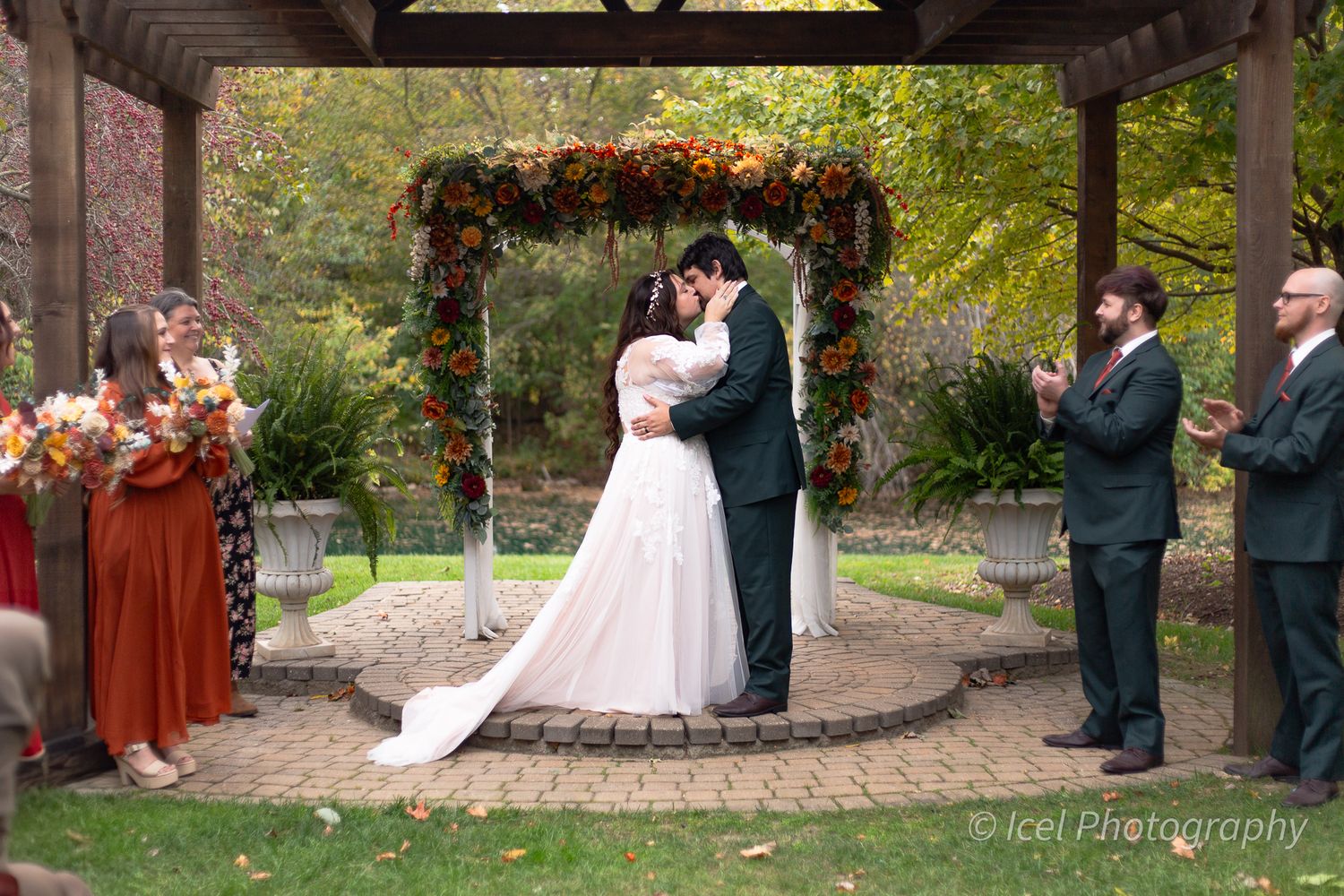 Best wedding family photographer near me Indianapolis Indiana and surrounding areas