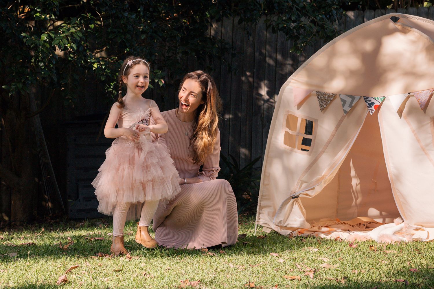 surprised-girl-and-her-mom-during-a-surprise-unicorn-visit-for-a-birthday-photoshoot-in-sydney Lane Cove