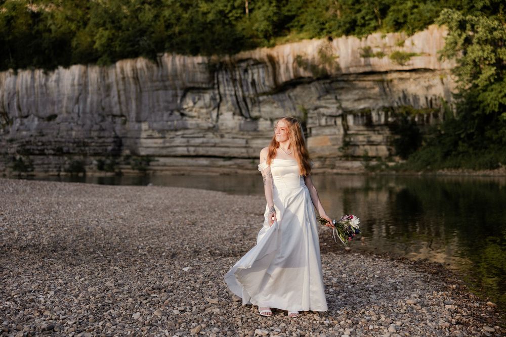 buffalo river elopement bride