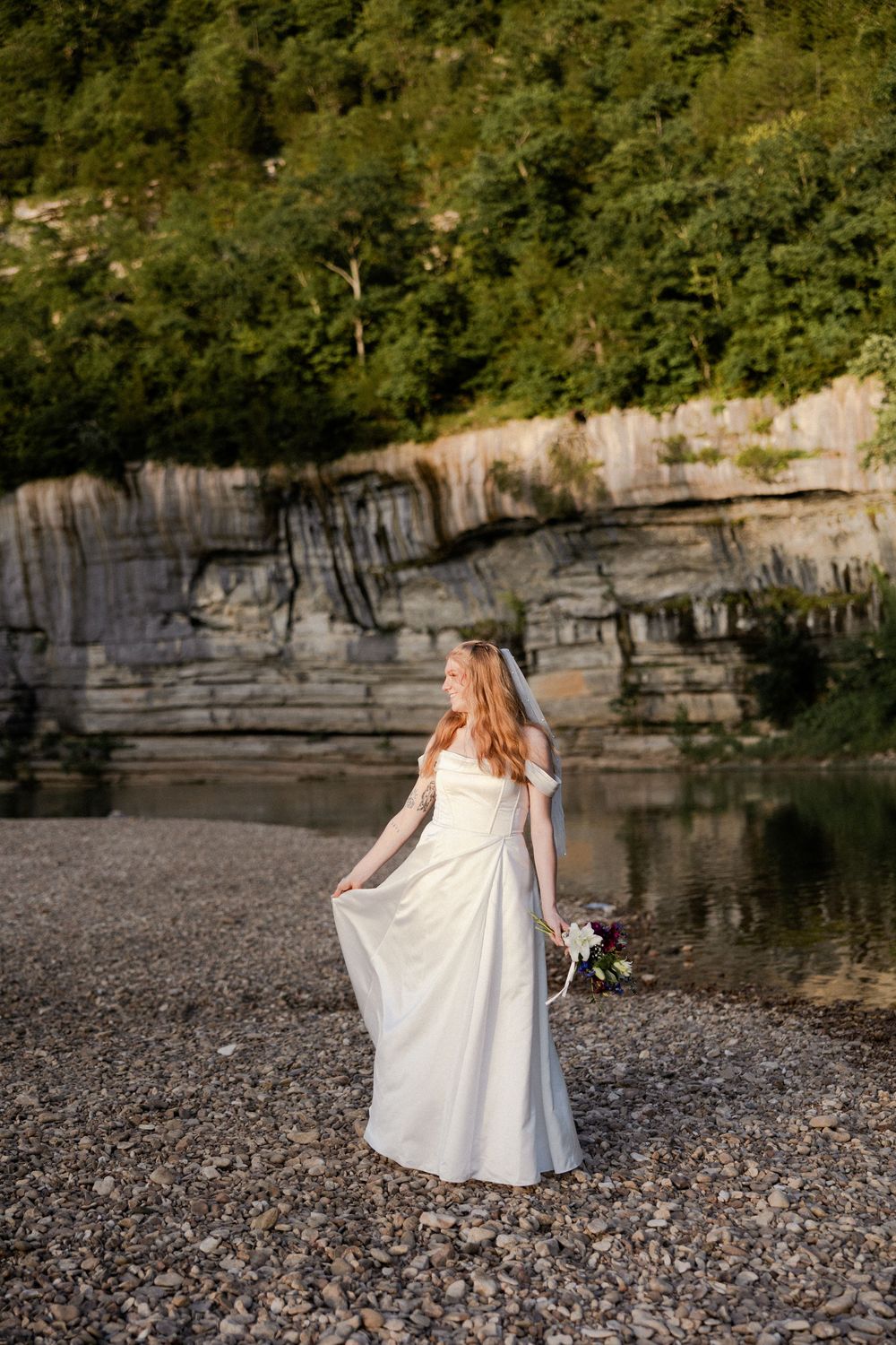 buffalo river elopement bride