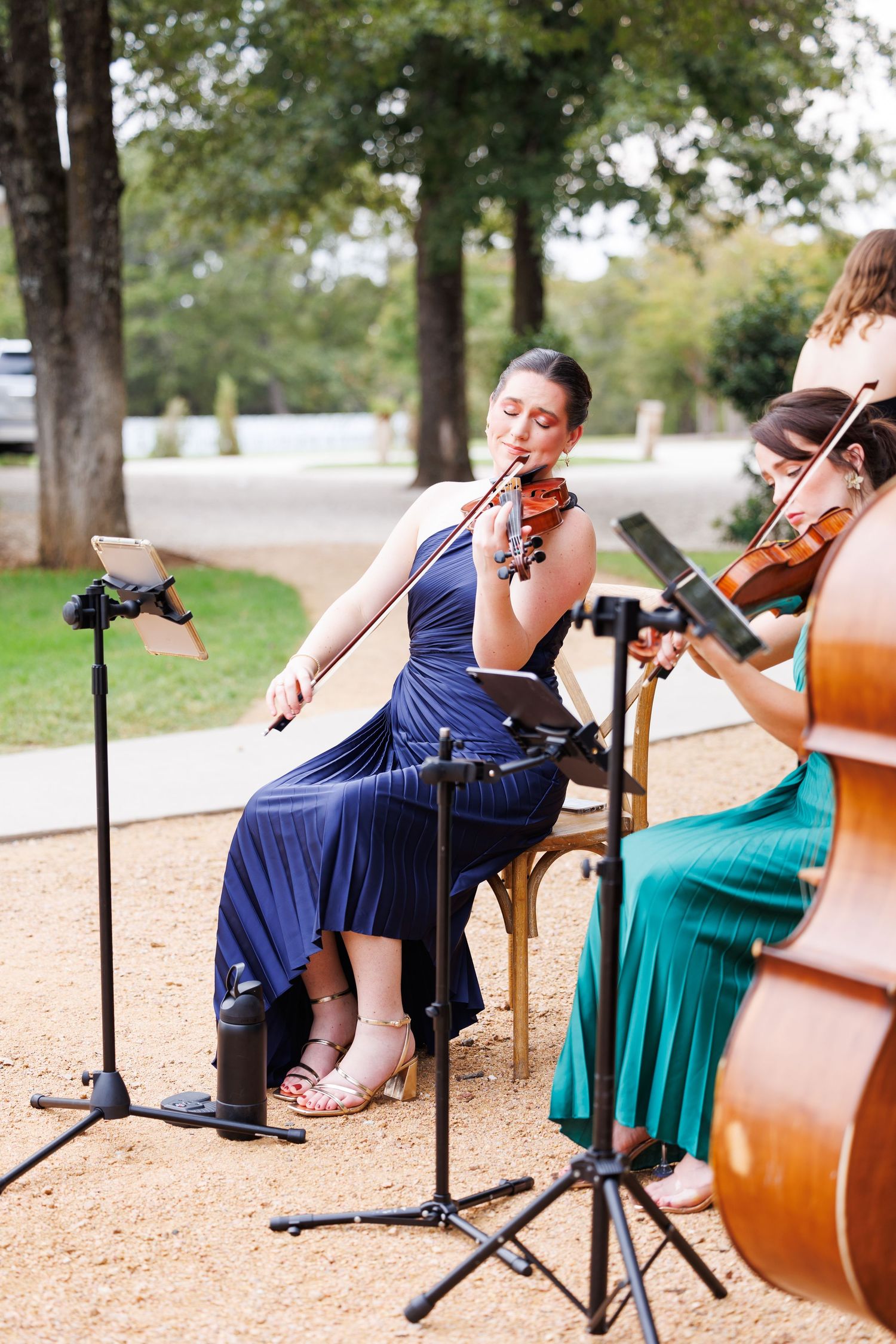 A string quartet plays at an outdoor wedding cocktail hour at Bella Cavalli