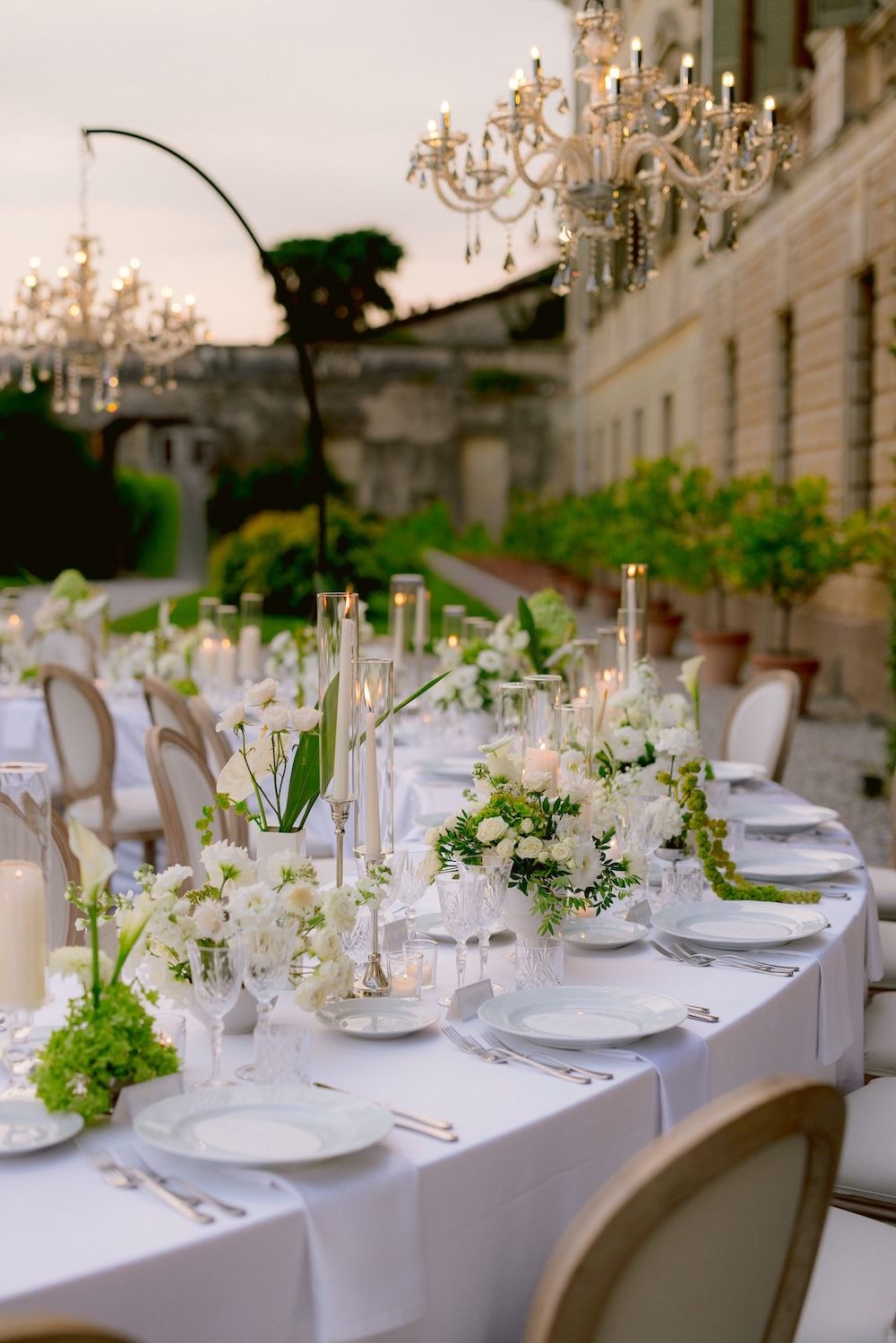 Dinner setup of a luxury destination wedding planned by Solidea Events at Villa Bettoni on Lake Garda, Italy
