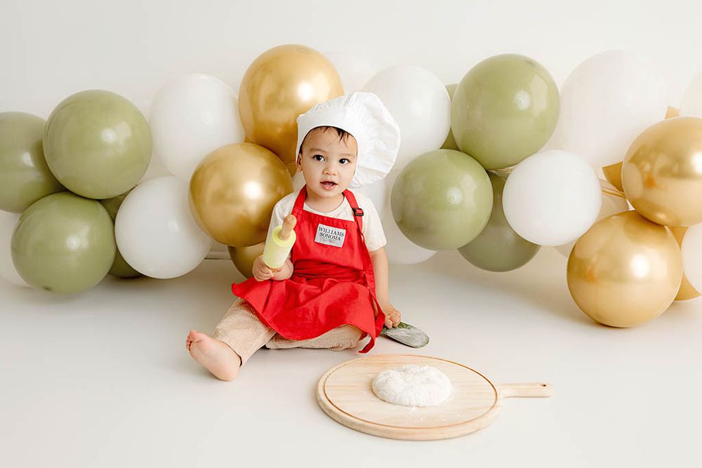 2nd birthday photoshoot of pizza-themed cake smash session.