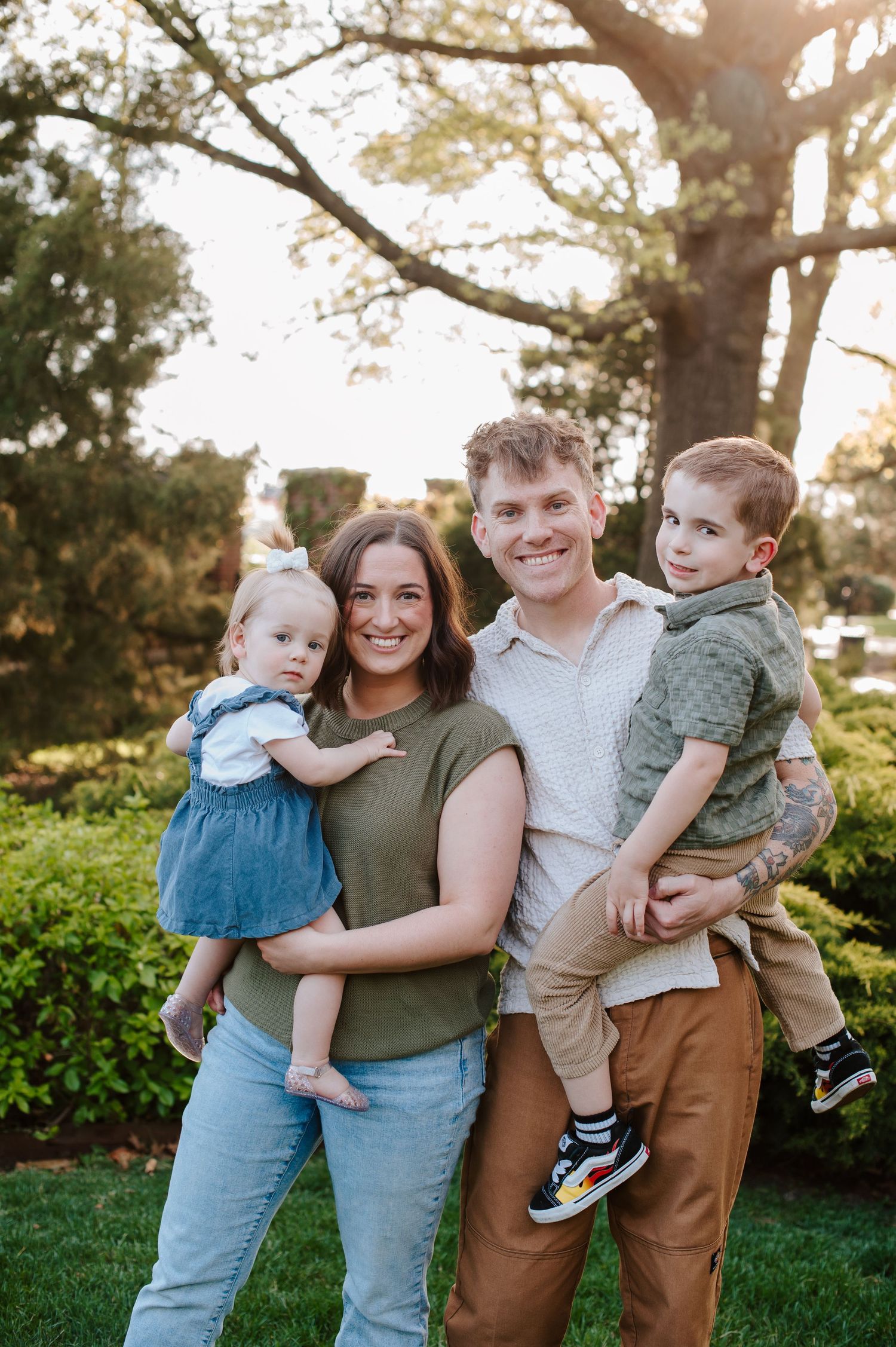 Extended family pictures in Wichita, KS by family photographer Jessica Nadine Photography - Eastborough Park