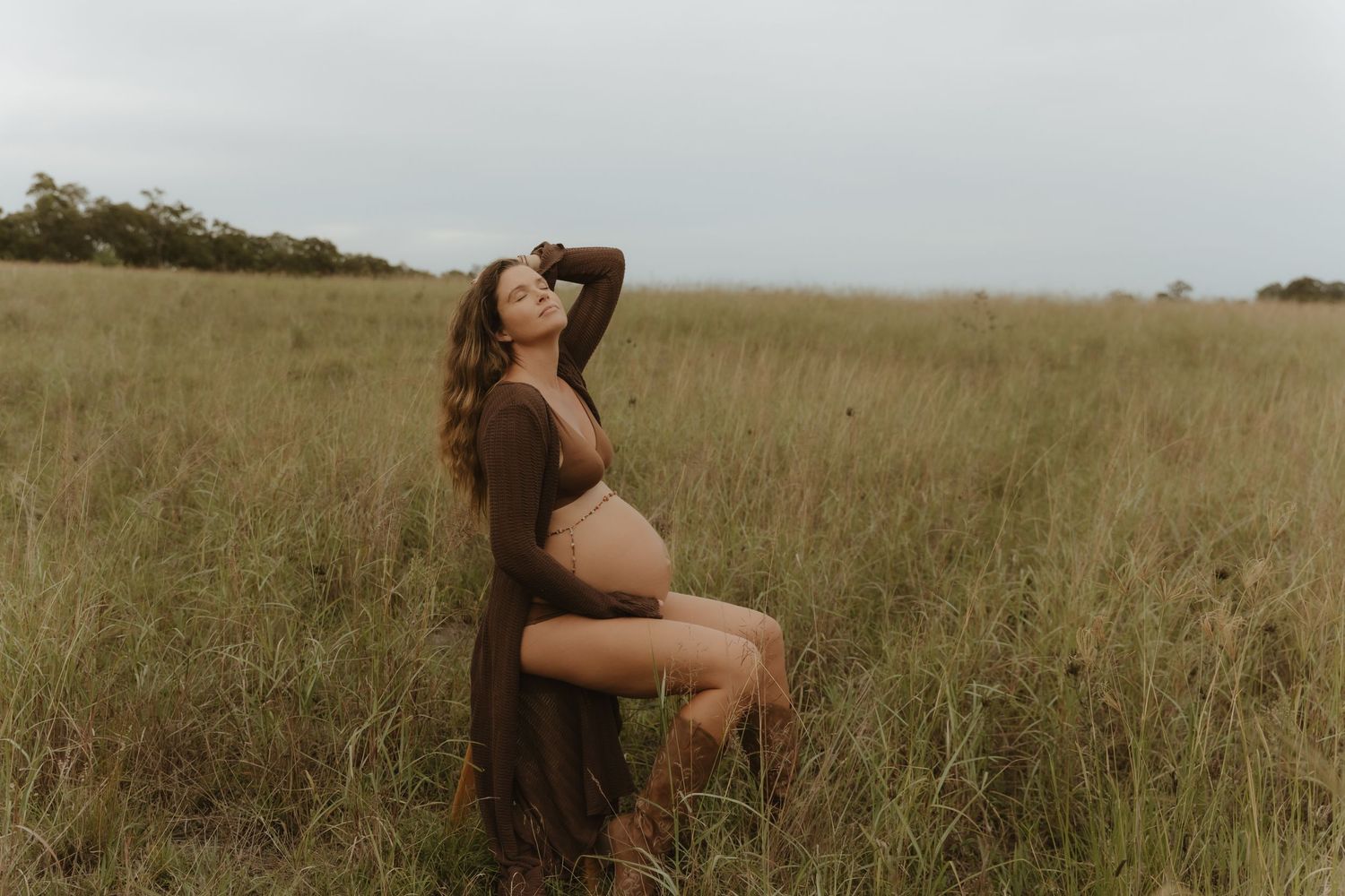 Maternity photoshoot in the grassy fields in Lake Macquarie NSW