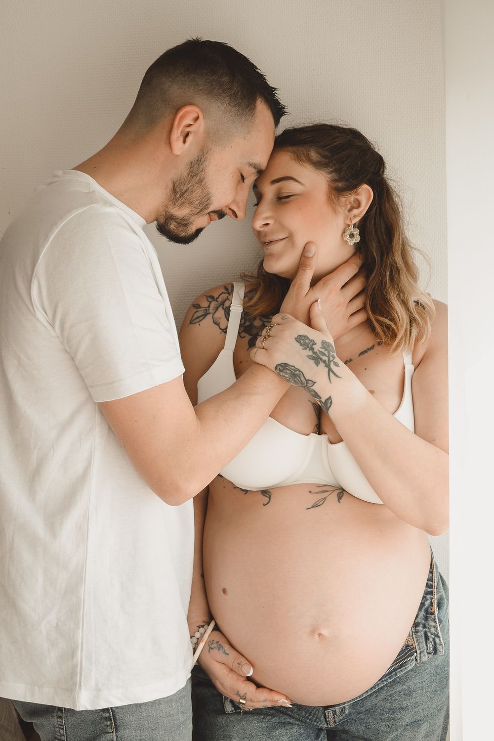 Séance photo grossesse à Douai, une parenthèse douce pour chérir ce qui est en train de naître