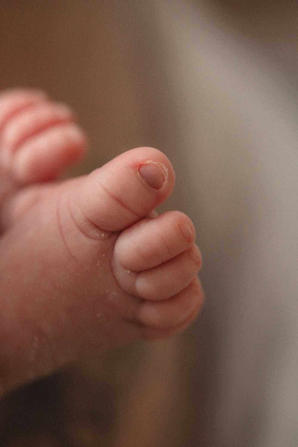 Séance nouveau-né à Douai, les touts petits pieds à embrasser