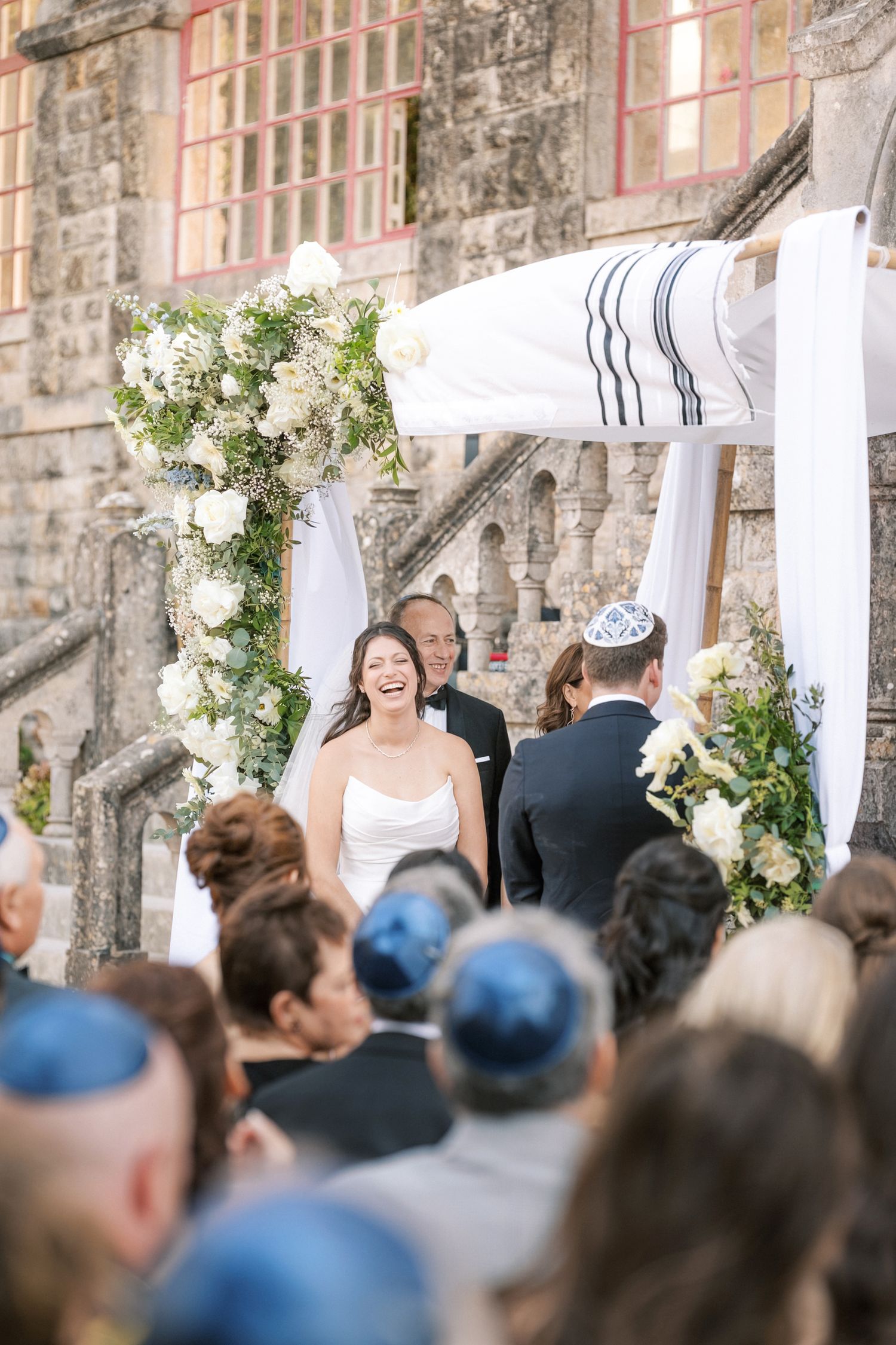 Emotional ceremony moment during Jewish wedding at Forte da Cruz