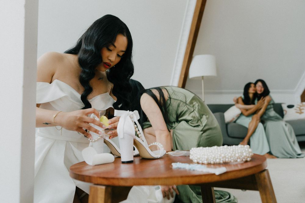 “Bridal preparations at Maleny Manor, surrounded by rolling hills and coastal views, captured in a natural style.”