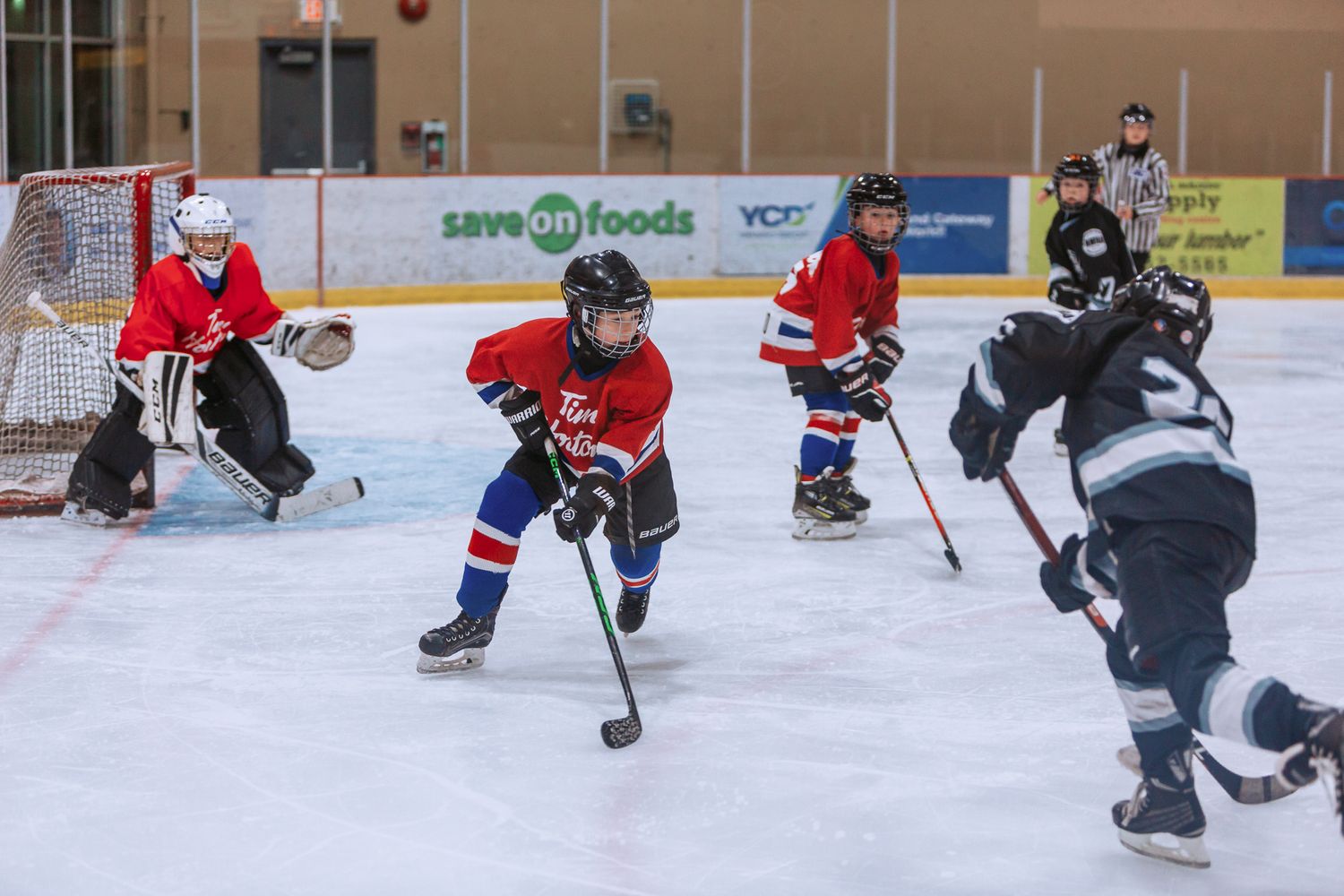 Hockey kids skating fast – Parksville youth sports coverage