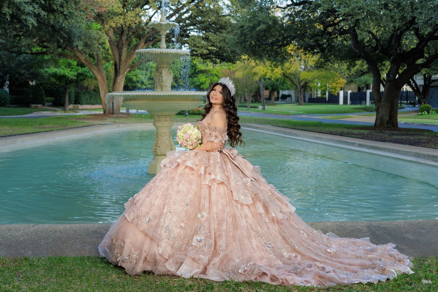 Dallas photography and video for Quinceañeras
 - R & R Marcelo DFW
