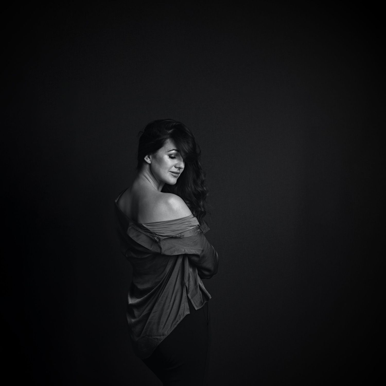 Black and white image of a woman doing a boudoir photoshoot. Image taken in Herefordshire by a boudoir photographer.