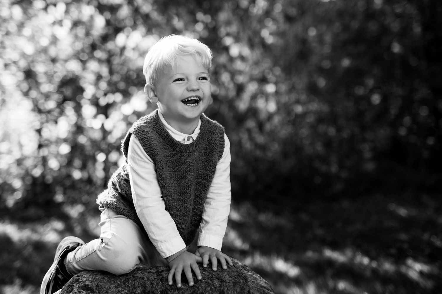 Fotograf Favrskov Fotografering i skoven Århus. Børnefotograf Jane Søndberg. Familiefotograf. Skønne billeder af dine børn, lige som de.