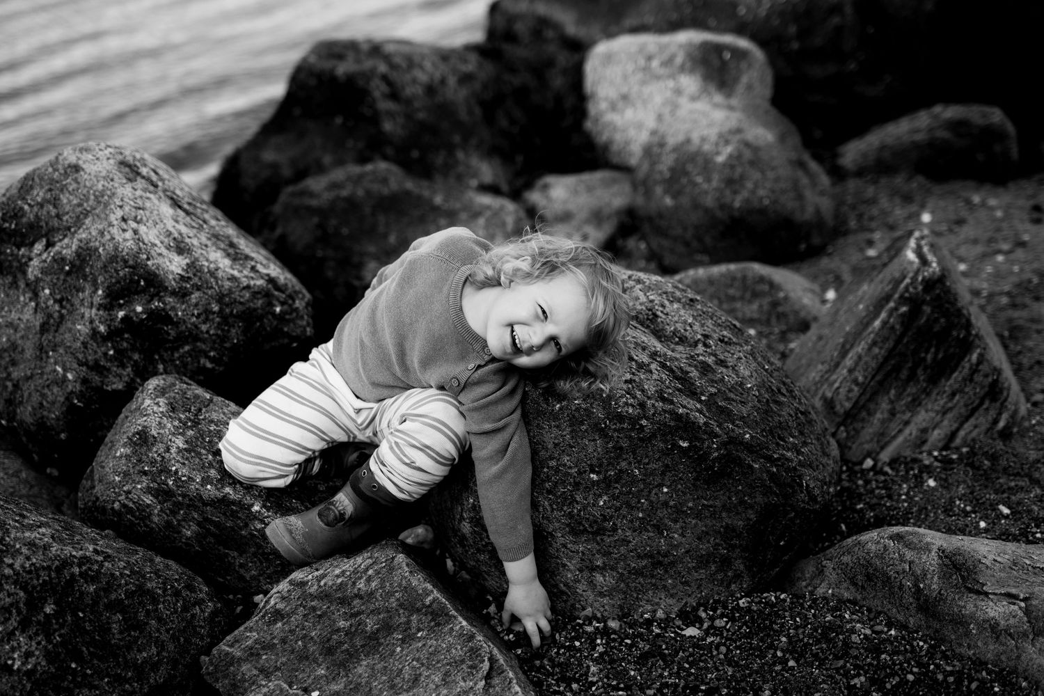 Fotograf Randers Fotografering stranden Århus. Børnefotograf Jane Søndberg. Familiefotograf. Skønne billeder af dine børn, lige som de.