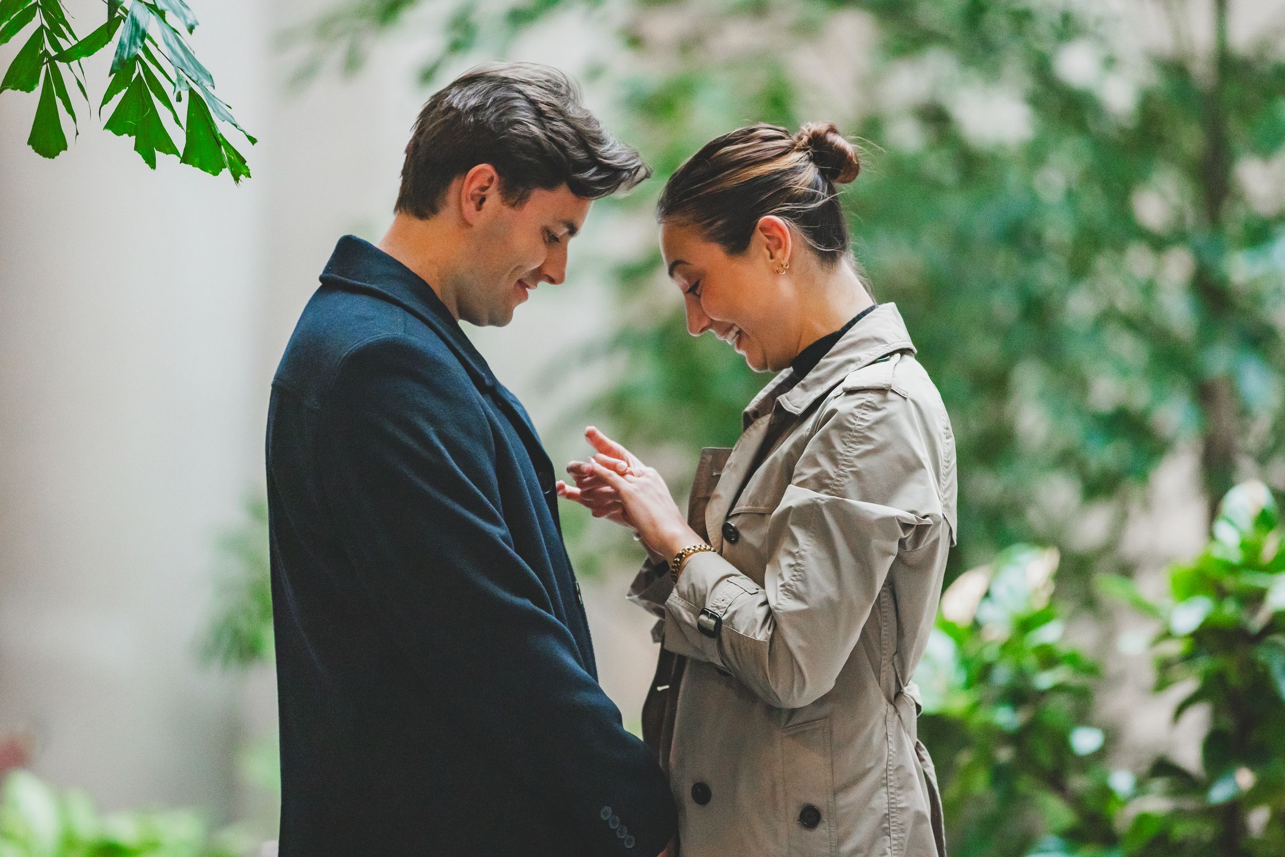 A couple shares an intimate moment at the garden of National Gallery of Art