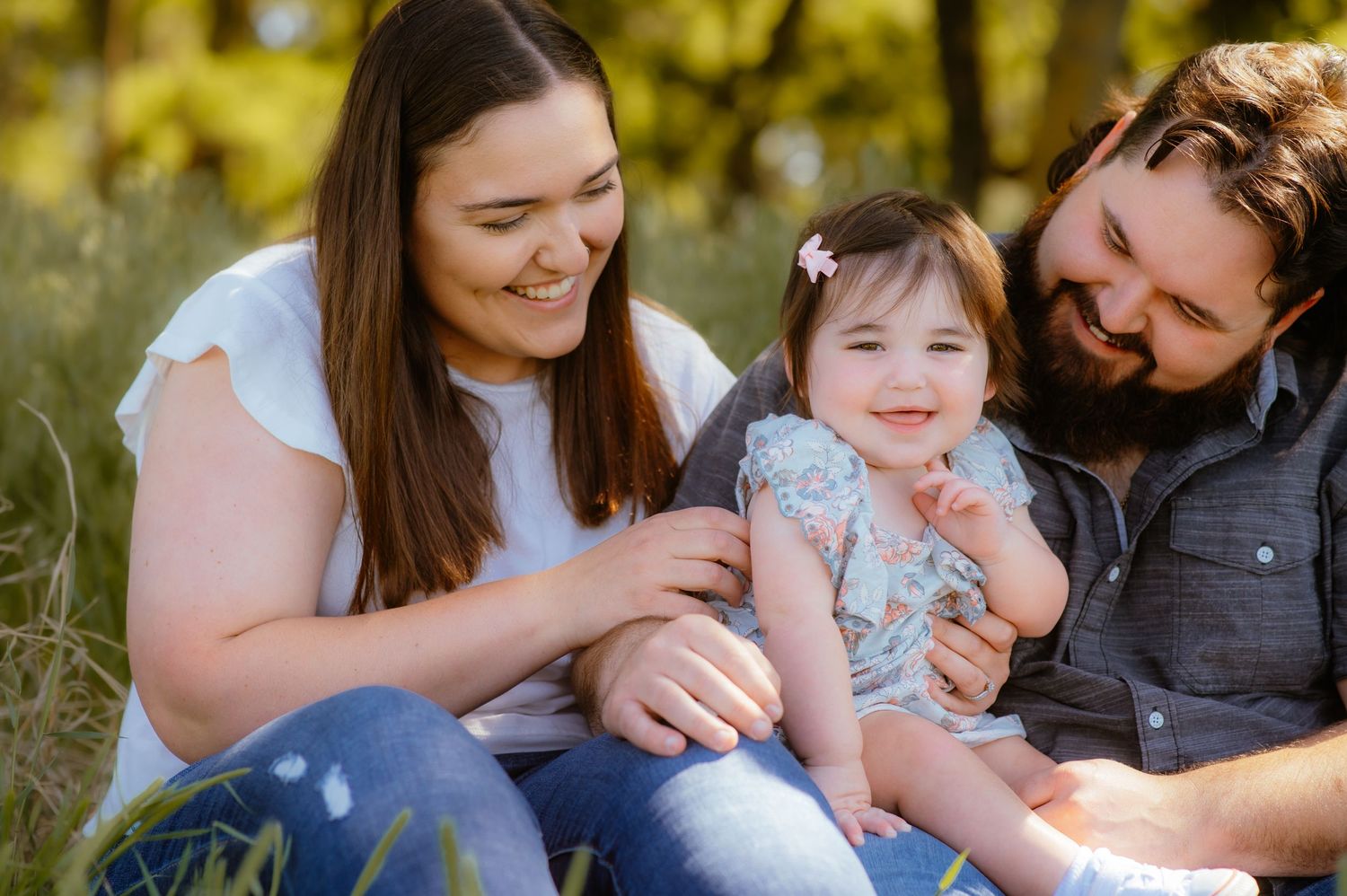 Family snuggling up for Enid Family Photos.
