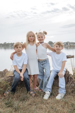cousins best friend photography Shediac photographer New Brunswick, family session, child photography portraits, funny playful candid