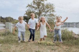 cousins running in a field fun portrait photography Moncton photographer outdoor children's photography, extended family session candid