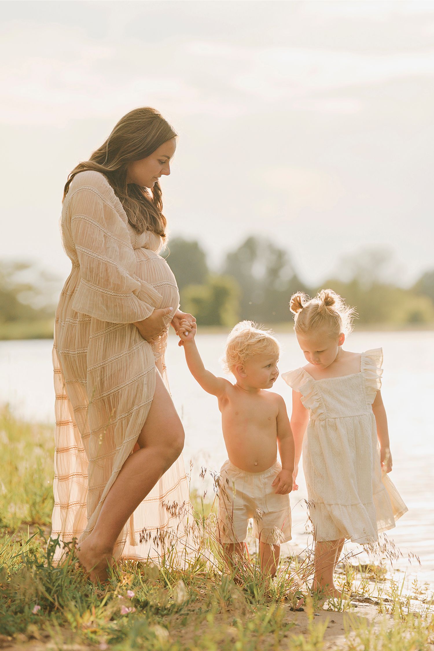 Maternity Photos at a Lake in Idaho Falls ShutterGirl Maternity Photographer Idaho Falls Emotive Photographer
Custom Maternity Photography