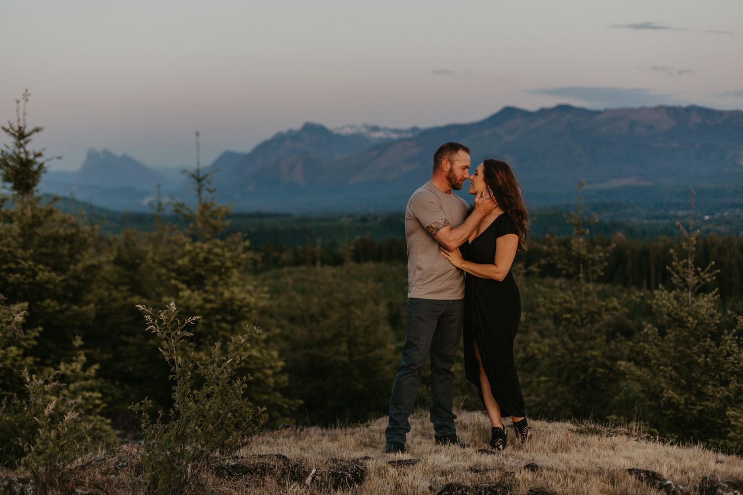 Elopement couple kissing on cliff edge | adventurous wedding photography