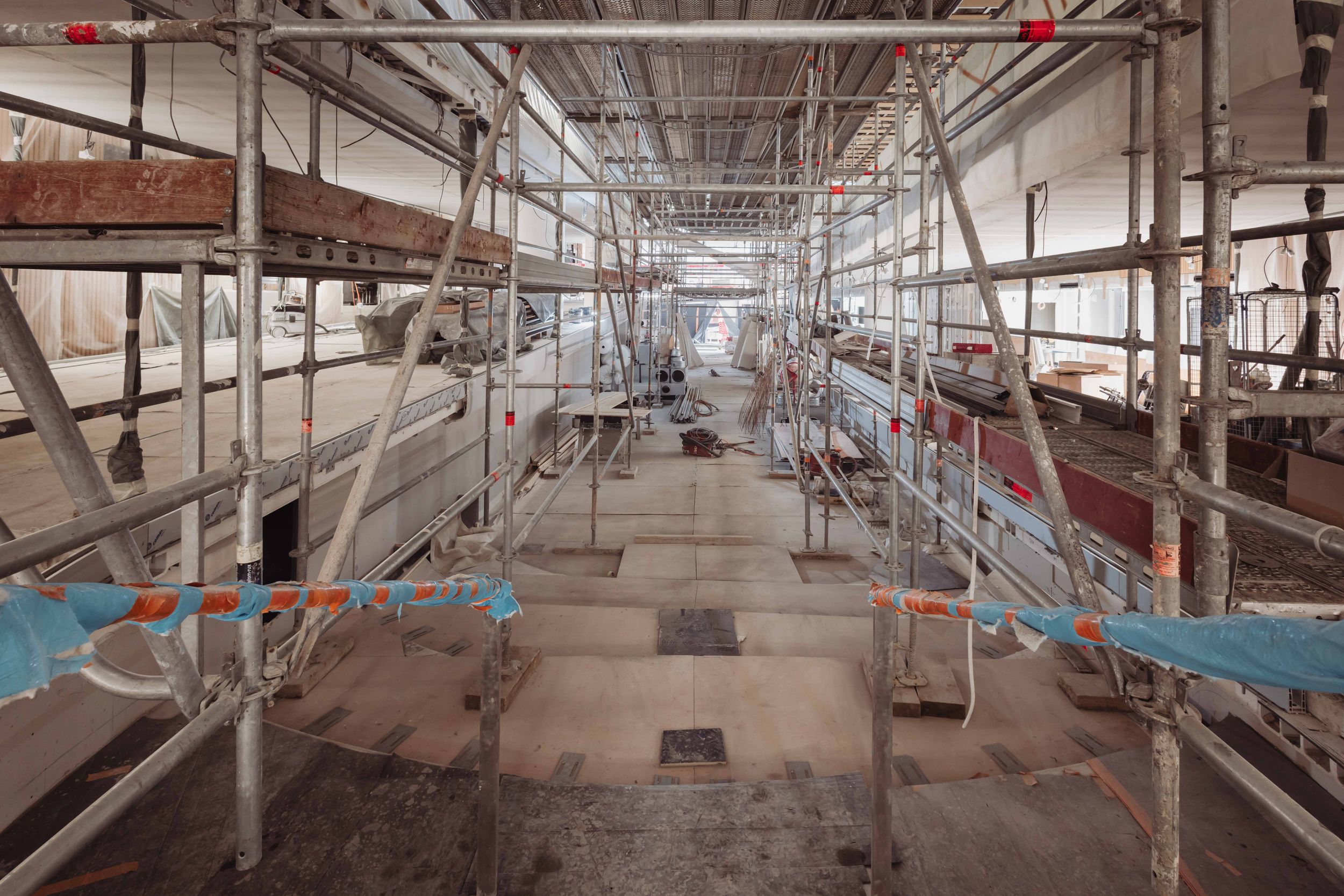 Photographie de suivi de chantier de luxe sur les Champs-Élysées par Clément Choulot.