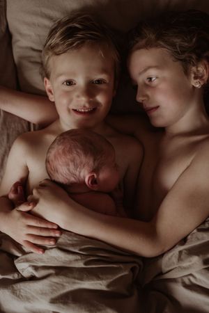 Fotograaf Brabant Oss Den Bosch Uden fotografie baby newborn newlife newbornshoot gezinsshoot borstvoeding mama momlife Sis&So