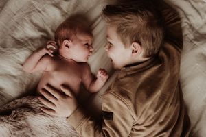 Fotograaf Brabant Oss Den Bosch Uden fotografie baby newborn newlife newbornshoot gezinsshoot borstvoeding mama momlife Sis&So