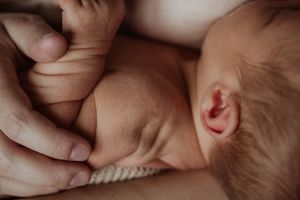 Fotograaf Brabant Oss Den Bosch Uden fotografie baby newborn newlife newbornshoot gezinsshoot borstvoeding mama momlife Sis&So
