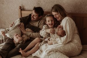 Fotograaf Brabant Oss Den Bosch Uden fotografie baby newborn newlife newbornshoot gezinsshoot borstvoeding mama momlife Sis&So