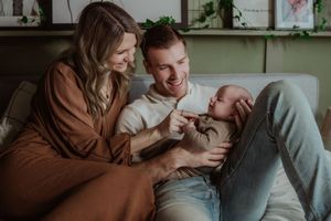 Fotograaf Brabant Oss Den Bosch Uden fotografie baby newborn newlife newbornshoot gezinsshoot borstvoeding mama momlife Sis&So