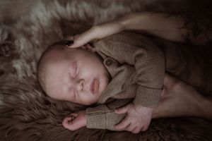 Fotograaf Brabant Oss Den Bosch Uden fotografie baby newborn newlife newbornshoot gezinsshoot borstvoeding mama momlife Sis&So