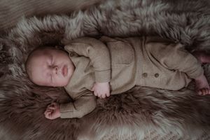 Fotograaf Brabant Oss Den Bosch Uden fotografie baby newborn newlife newbornshoot gezinsshoot borstvoeding mama momlife Sis&So