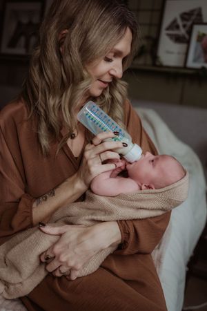 Fotograaf Brabant Oss Den Bosch Uden fotografie baby newborn newlife newbornshoot gezinsshoot borstvoeding mama momlife Sis&So