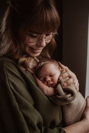 Fotograaf Brabant Oss Den Bosch Uden fotografie baby newborn newlife newbornshoot gezinsshoot borstvoeding mama momlife Sis&So