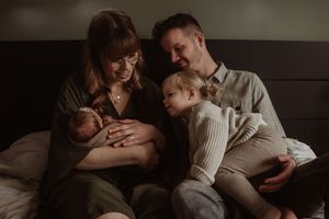 Fotograaf Brabant Oss Den Bosch Uden fotografie baby newborn newlife newbornshoot gezinsshoot borstvoeding mama momlife Sis&So