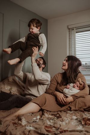Fotograaf Brabant Oss Den Bosch Uden fotografie baby newborn newlife newbornshoot gezinsshoot borstvoeding mama momlife Sis&So
