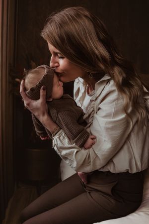 Fotograaf Brabant Oss Den Bosch Uden fotografie baby newborn newlife newbornshoot gezinsshoot borstvoeding mama momlife Sis&So