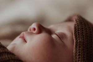 Fotograaf Brabant Oss Den Bosch Uden fotografie baby newborn newlife newbornshoot gezinsshoot borstvoeding mama momlife Sis&So