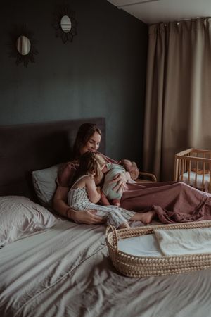 Fotograaf Brabant Oss Den Bosch Uden fotografie baby newborn newlife newbornshoot gezinsshoot borstvoeding mama momlife Sis&So