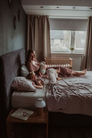 Fotograaf Brabant Oss Den Bosch Uden fotografie baby newborn newlife newbornshoot gezinsshoot borstvoeding mama momlife Sis&So