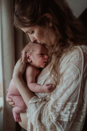 Fotograaf Brabant Oss Den Bosch Uden fotografie baby newborn newlife newbornshoot gezinsshoot borstvoeding mama momlife Sis&So