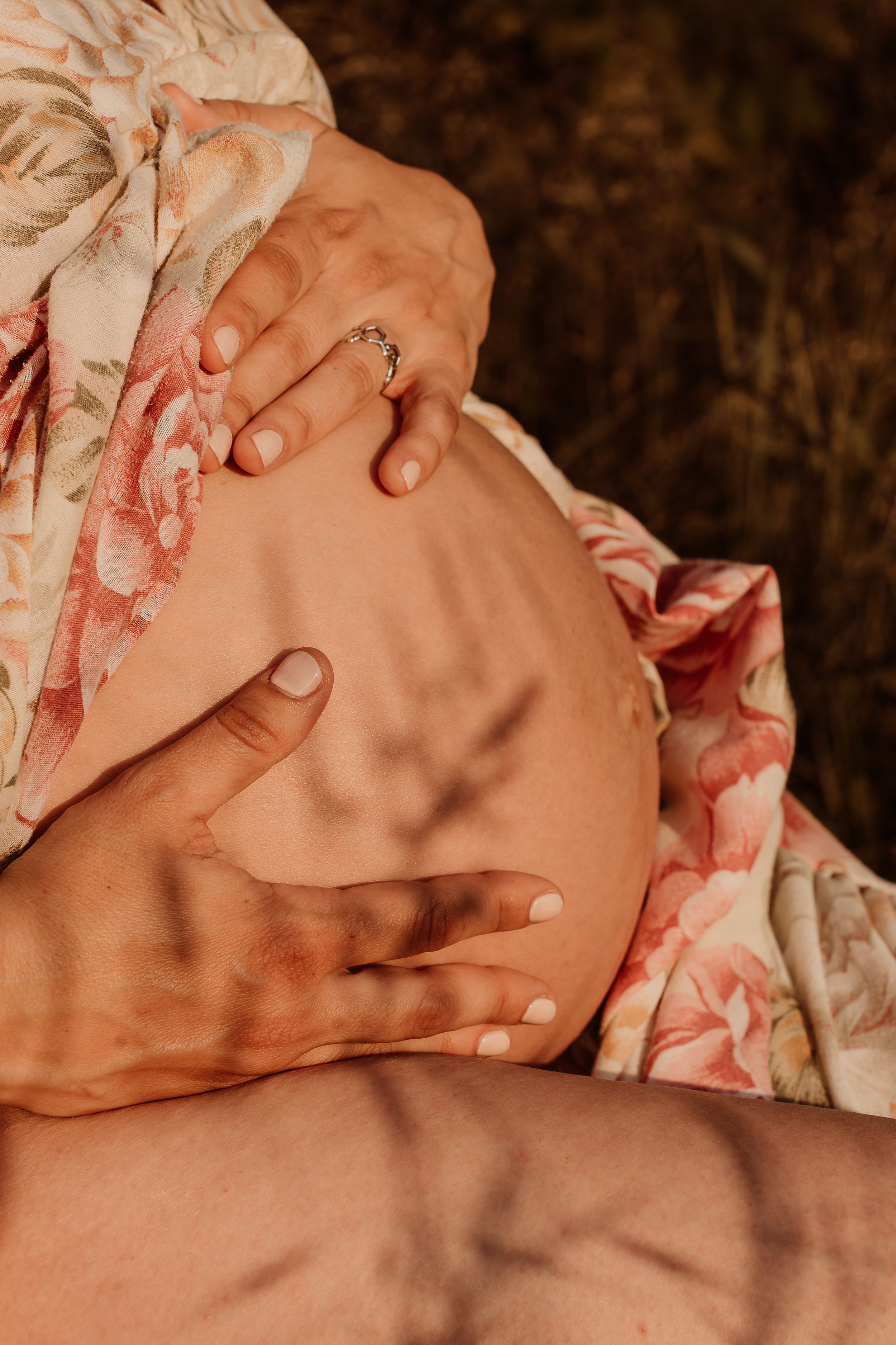 Servizio fotografico maternità a Cogliate  
 Ritratti delicati e intimi per future mamme. Sessioni in studio, a domicilio o al tramonto
