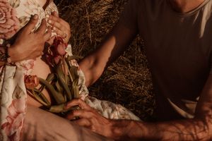 Servizio fotografico maternità a Cogliate  
 Ritratti delicati e intimi per future mamme. Sessioni in studio, a domicilio o al tramonto