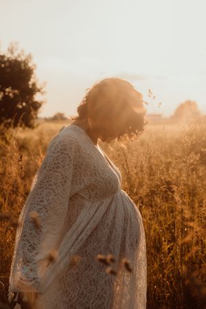 Servizio fotografico maternità a Cogliate  
 Ritratti delicati e intimi per future mamme. Sessioni in studio, a domicilio o al tramonto