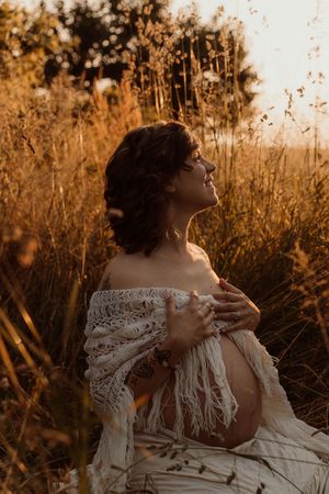 Servizio fotografico maternità a Cogliate  
 Ritratti delicati e intimi per future mamme. Sessioni in studio, a domicilio o al tramonto