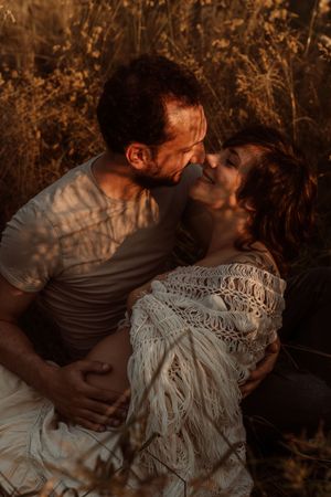 Servizio fotografico maternità a Cogliate  
 Ritratti delicati e intimi per future mamme. Sessioni in studio, a domicilio o al tramonto