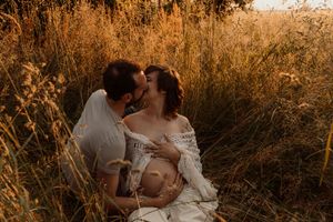Servizio fotografico maternità a Cogliate  
 Ritratti delicati e intimi per future mamme. Sessioni in studio, a domicilio o al tramonto